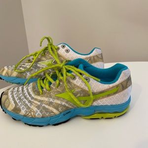 Mizuno Wave Sayonara Running Shoes